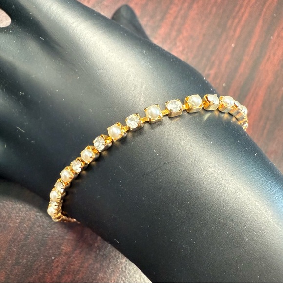 Avon Goldtone “Lustrous Tennis” Bracelet with Elegant Design size large NIB 1992 - Picture 1 of 6